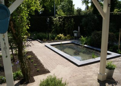 Tuinaanleg Doorn, strakke tuin met vijver