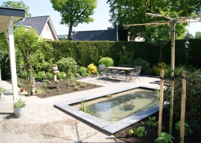 Tuinaanleg Nijkerk, strakke tuin met vijver