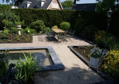 Tuinaanleg Bennekom, strakke tuin met vijver