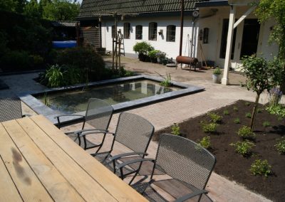 Tuinaanleg Doorn, strakke tuin met vijver